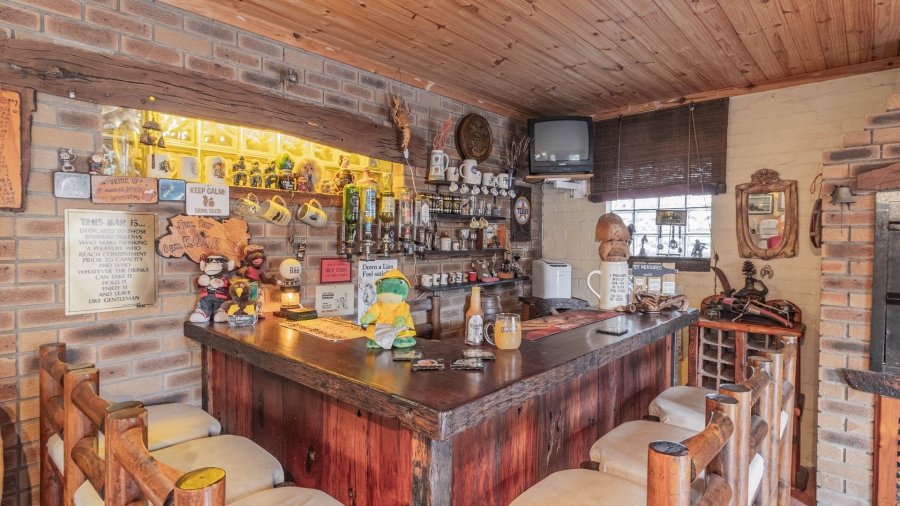 5 Bedroom Property for Sale in Sandbaai Western Cape